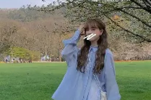 女星超大牌排场惹热议与男助理亲密举动引全网吵翻 女星超大牌排场惹热议与男助理亲密举动引全网吵翻