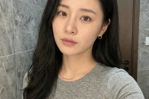 网红董宇辉卖假货求神保佑 网红董宇辉卖假货求神保佑